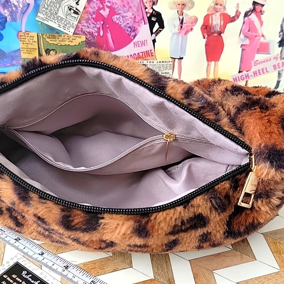 Urban Outfitters plush leopard purse - Picture 8 of 11